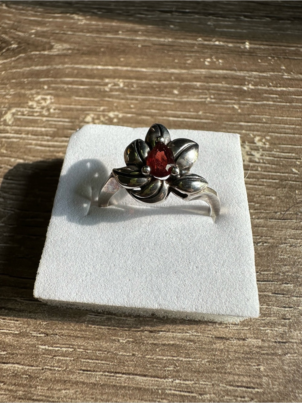 sterling silver 925 lotus Flower ring featuring a pear-shaped Garnet Size 8